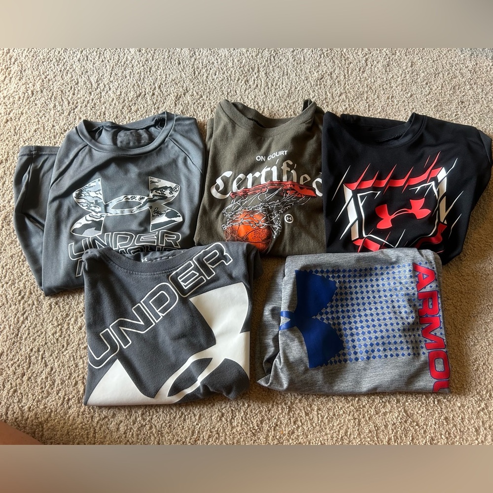 Under armour short sleeve tees size small 6/7